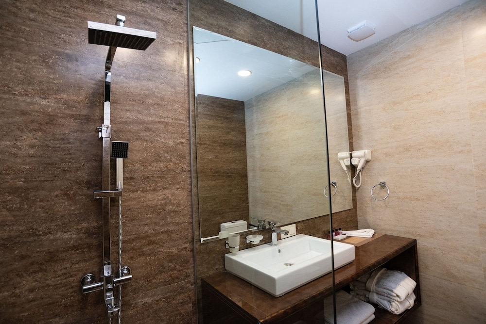 Gallery Art Hotel 37/41