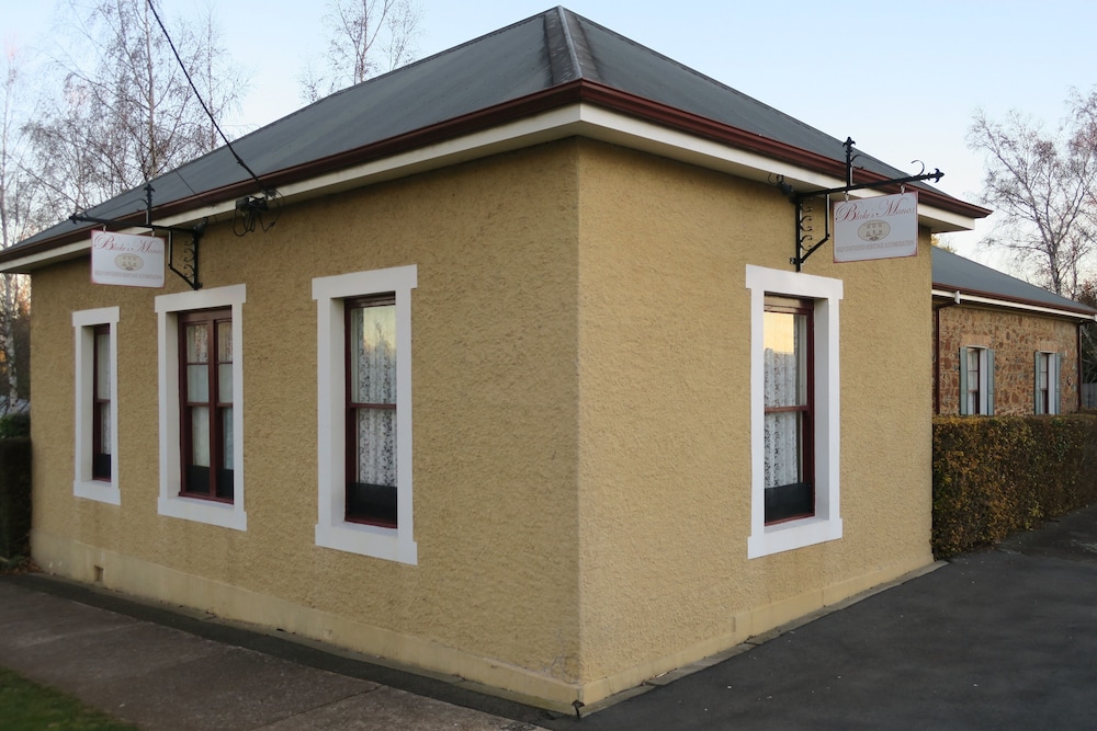 BLAKES MANOR DELORAINE 2/69