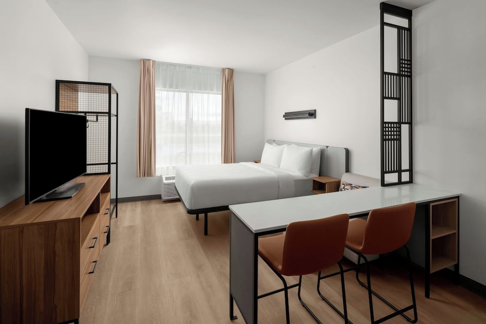StudioRes by Marriott Fort Myers Airport 10/21
