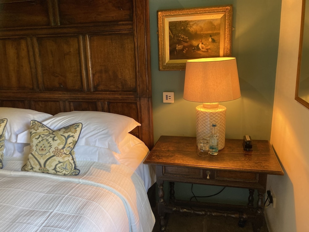 Old Downton Lodge 10/50
