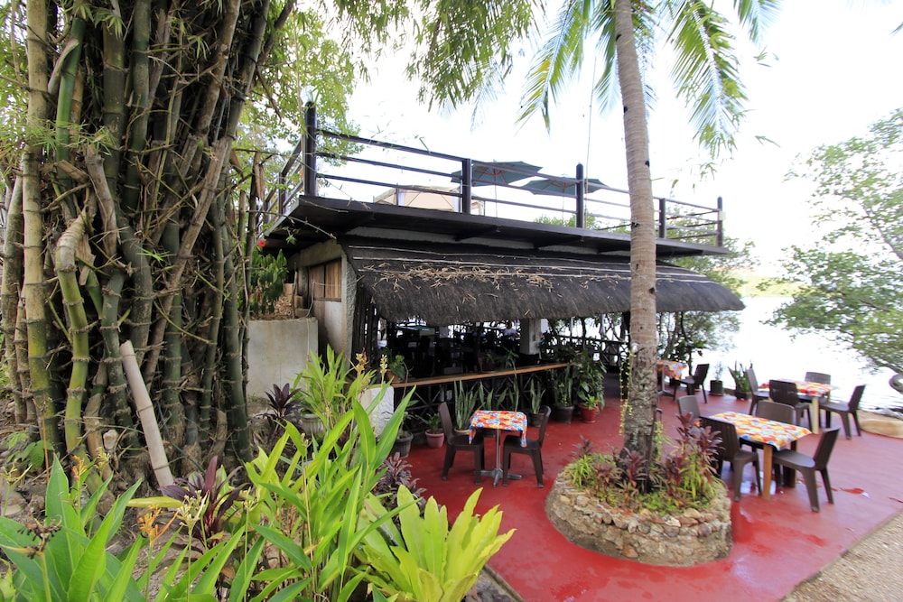 Discovery Island Resort and Dive Center 2/50