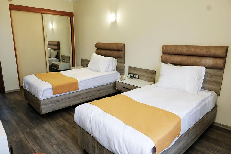 EMIN KOCAK HOTEL 12/75