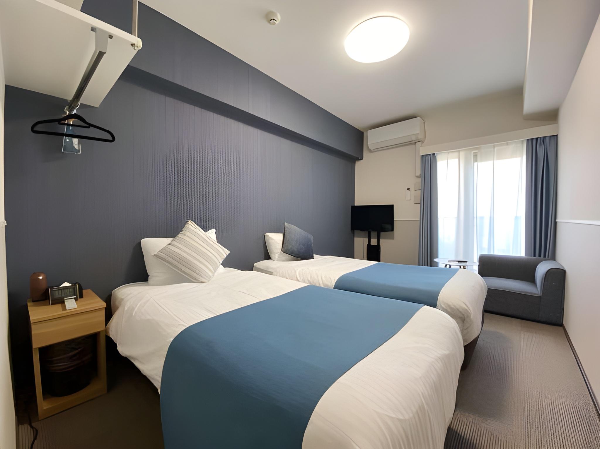 Blue, Superior, Twin Beds, River View