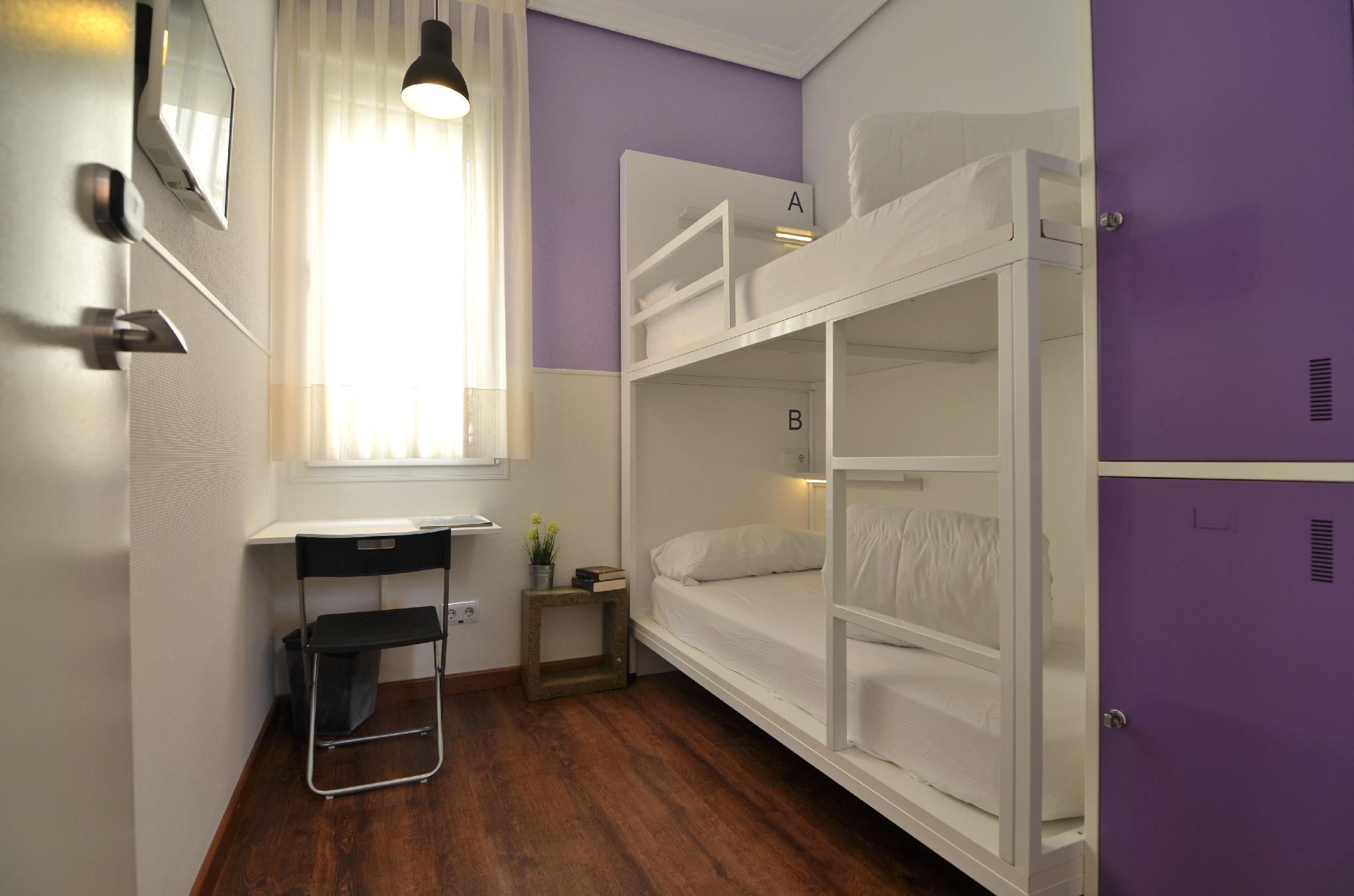 Economy, Bunk Bed