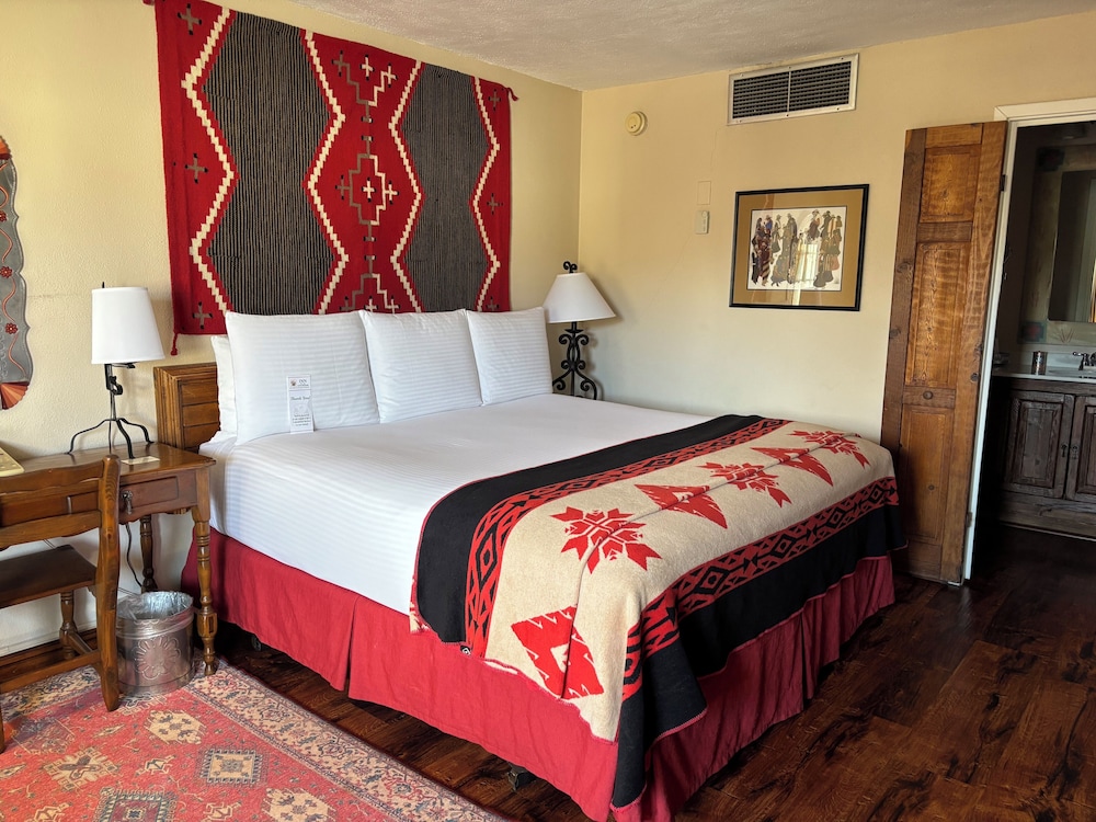 TRADITIONAL, KING BED