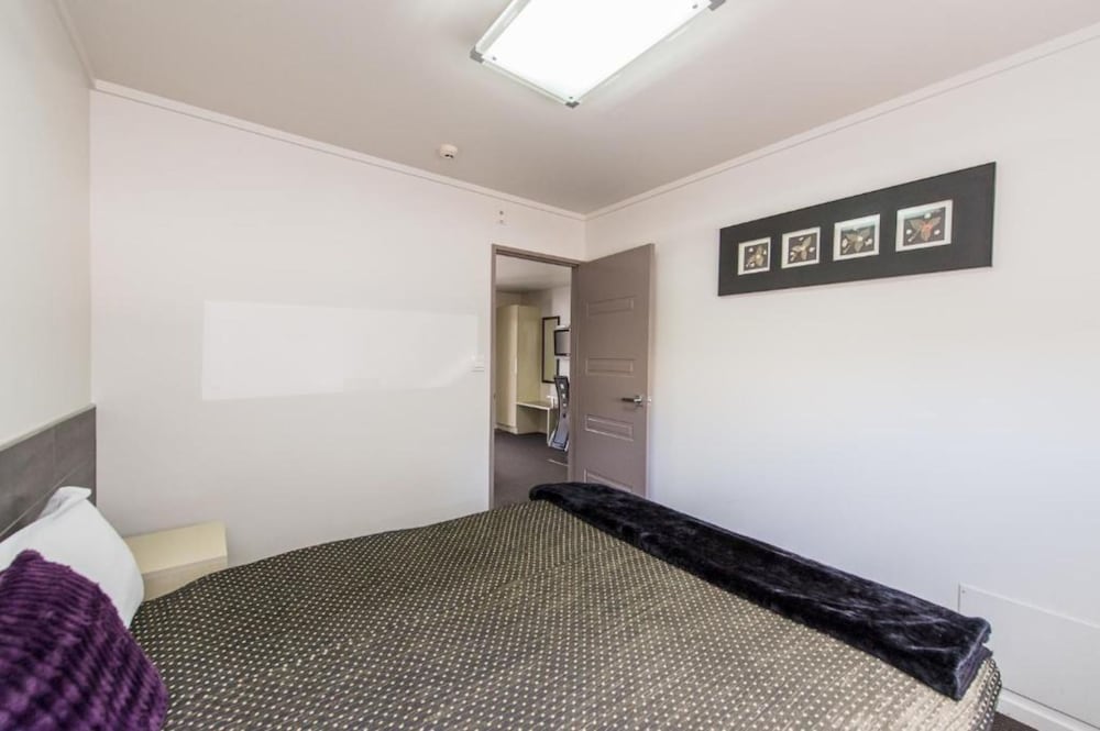 151 On London Motel 22/42