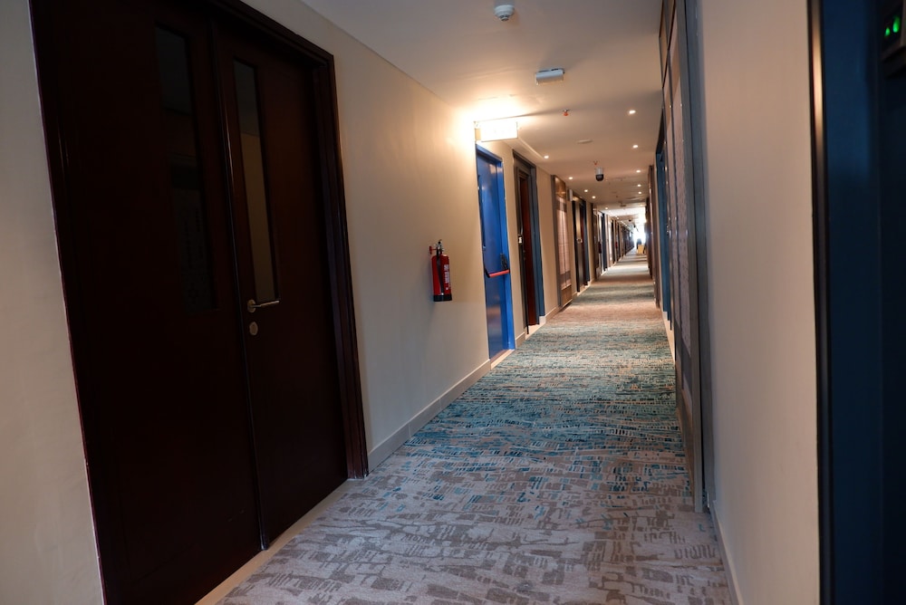 Grand Anara Airport Hotel 46/50