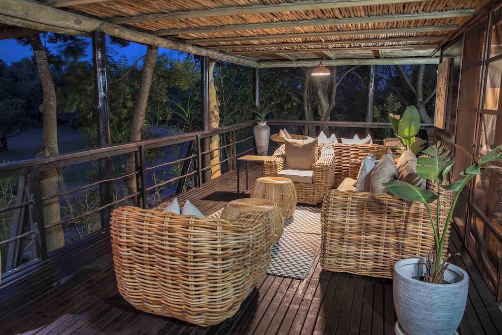 Makakatana Bay Lodge 66/84