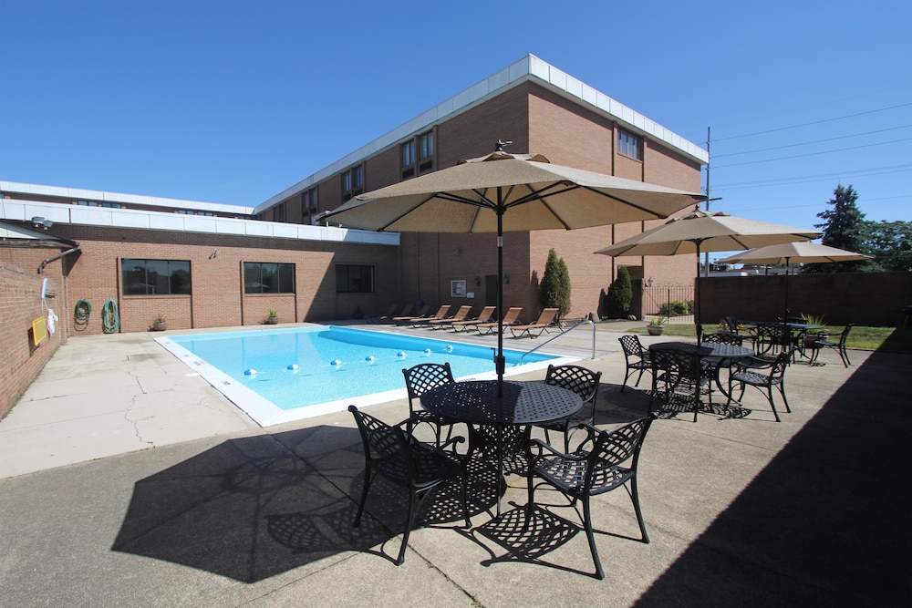 Best Western Plus Wooster Hotel & Conference Center 4/48