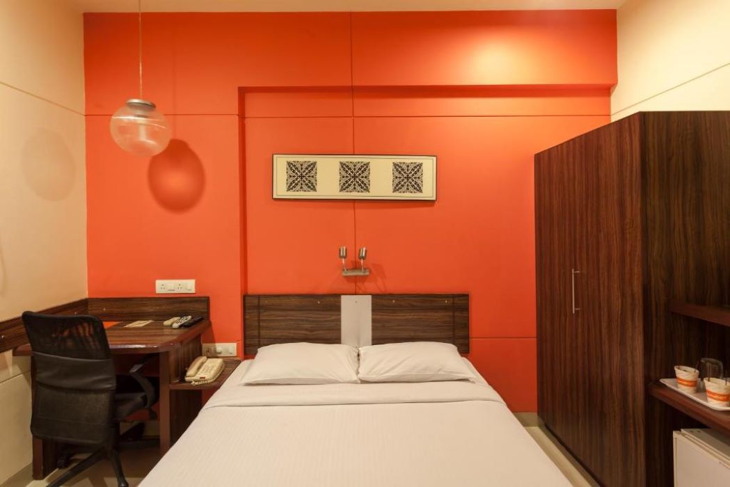 Luxe Queen Room