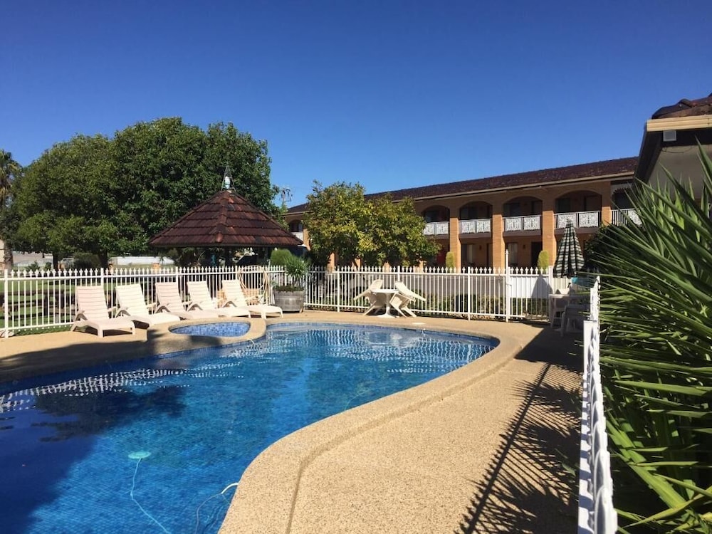 Lakeview Motel 5/60
