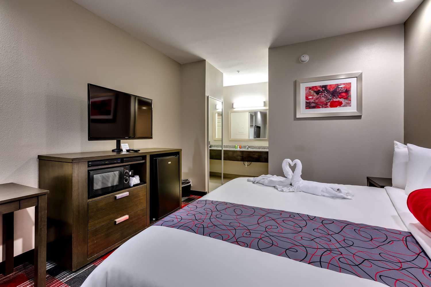 Suite, King Bed, Jetted Tub