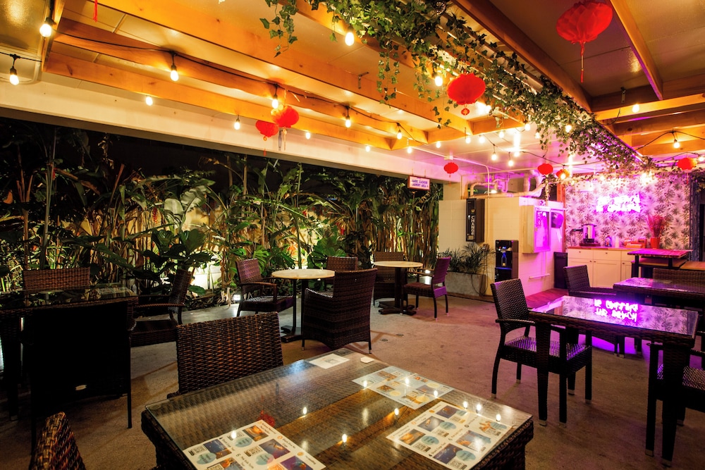 Waikiki Beachside Hostel 52/66