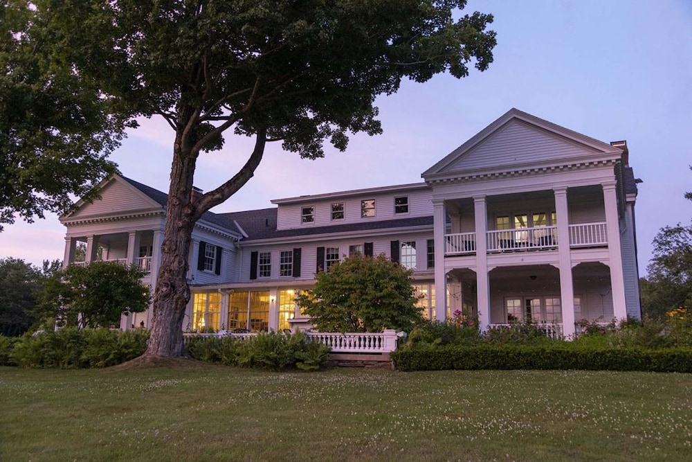 The White House Inn 1/50