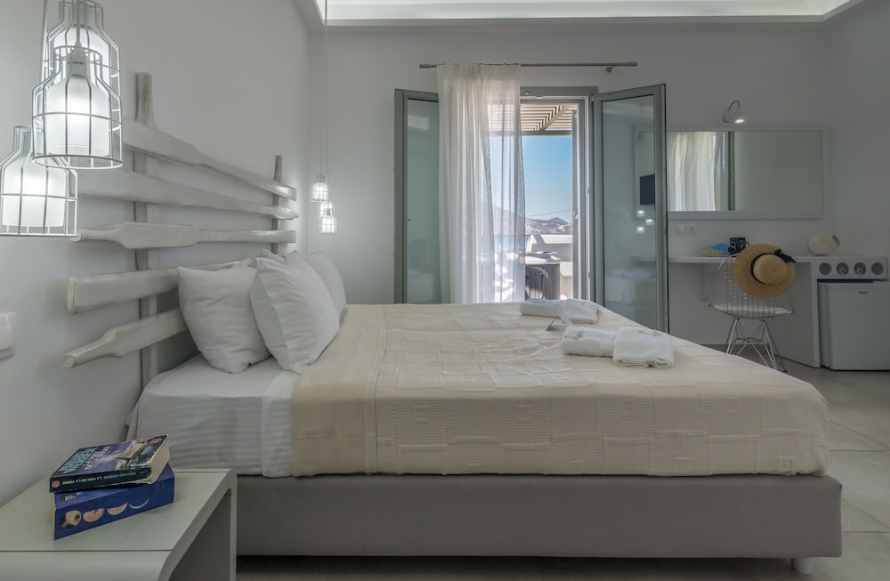 DELUXE, DOUBLE BED, SEA VIEW, JETTED TUB