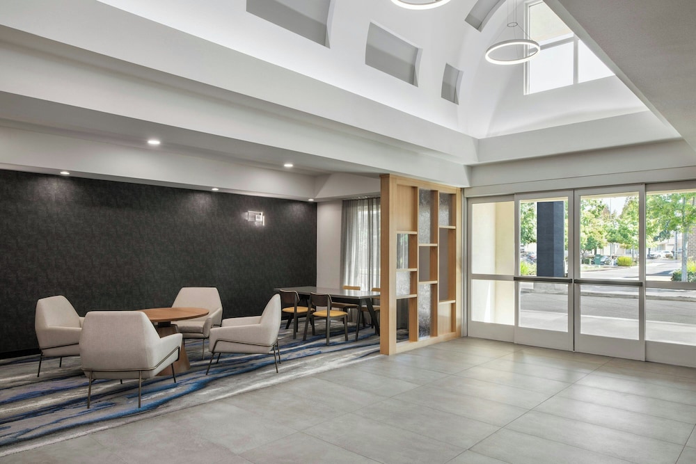 Fairfield Inn Suites By Marriott Oakland Hayward 5/48