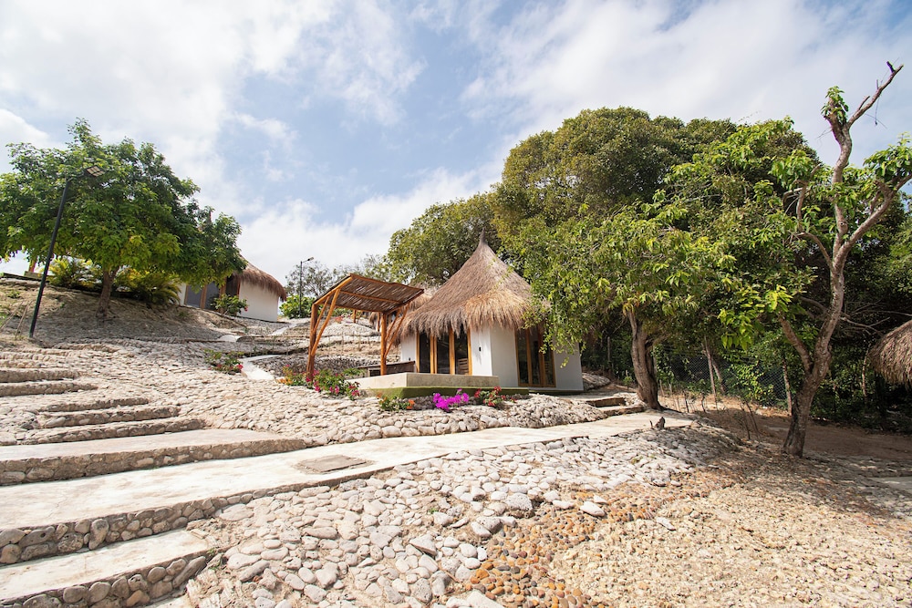 Santuario Beach Hostel 40/48