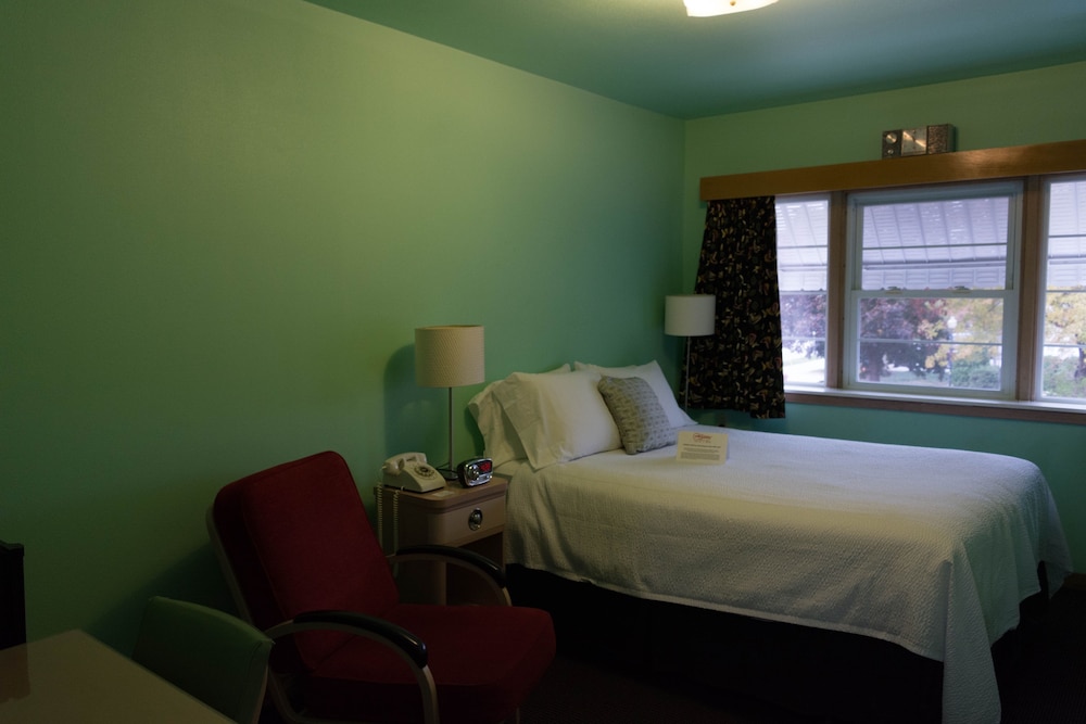 Holiday Music Motel 17/64