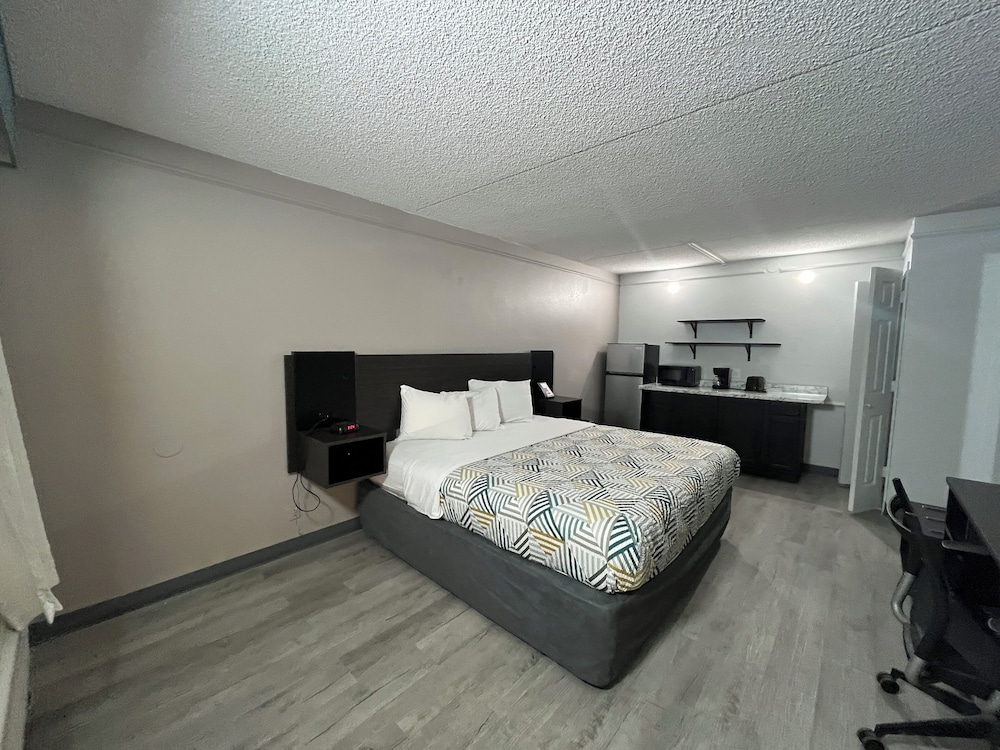 Studio6 Phoenix, AZ - Midtown 7/25