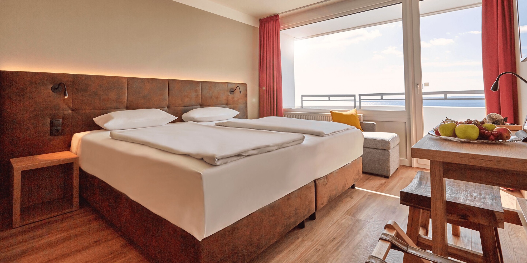 غرفة كومفورت بسرير كينج بإطلالة على البحر بشرفة، OSTSEE RESORT DAMP 2/5