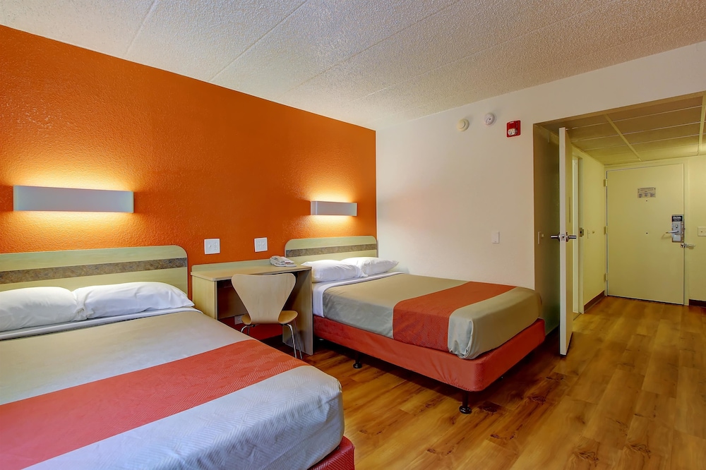 Motel6 York, PA - North 32/53
