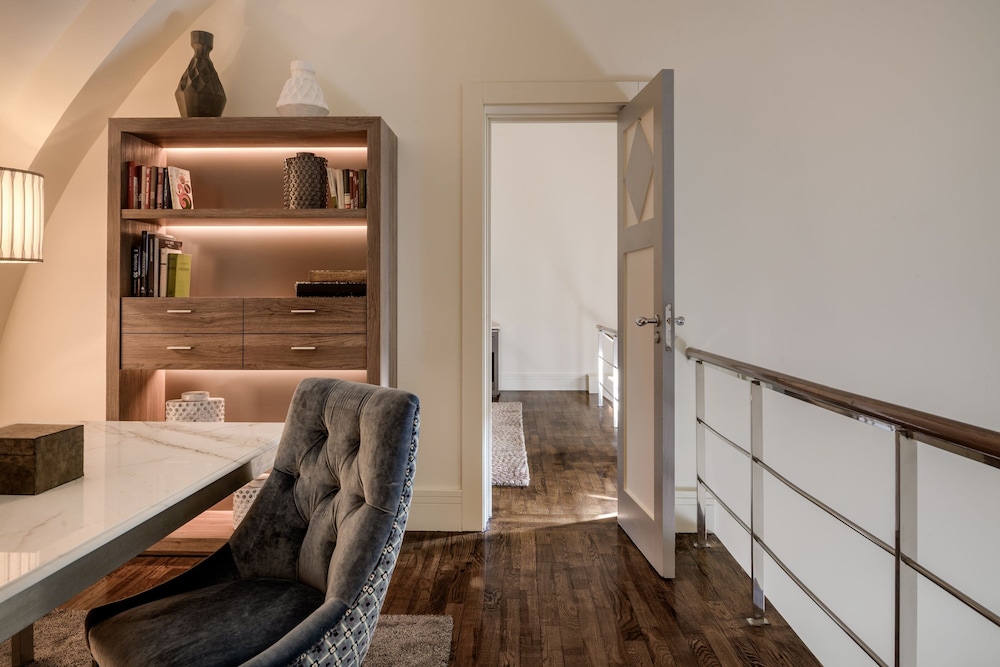 Santo Mauro, a Luxury Collection Hotel, Madrid 69/81
