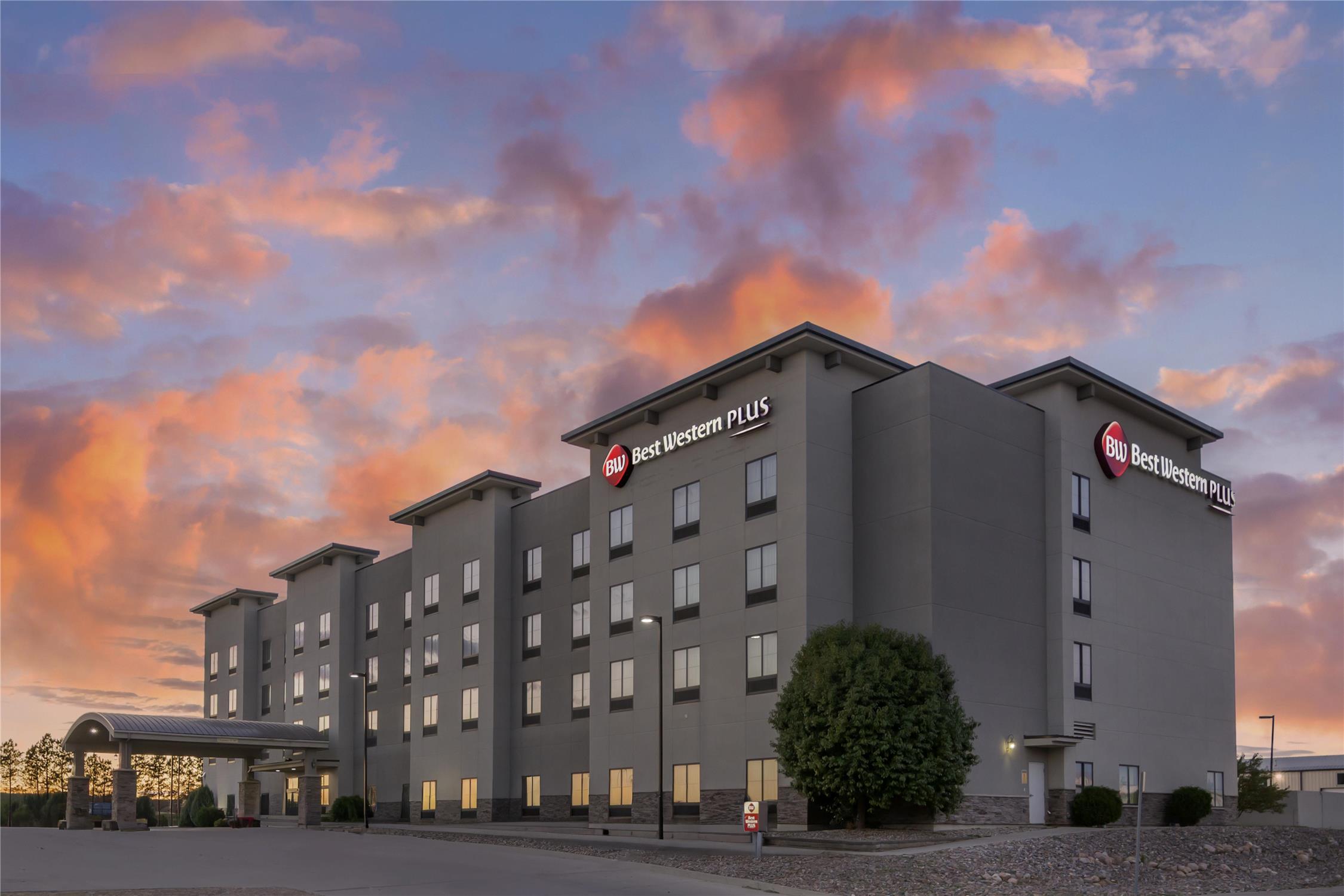 Best Western Plus Williston Hotel & Suites 1/50