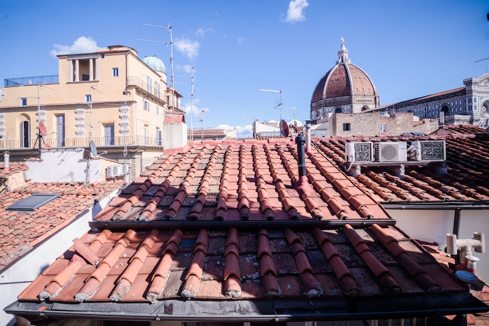 A Few Steps to The Duomo Elegant 2BD Apt 24/29