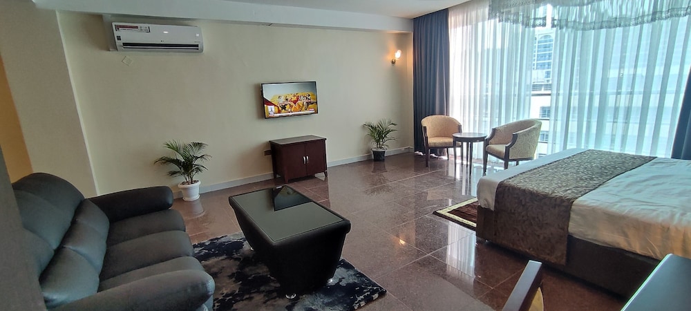 Kooki Hotel 34/50