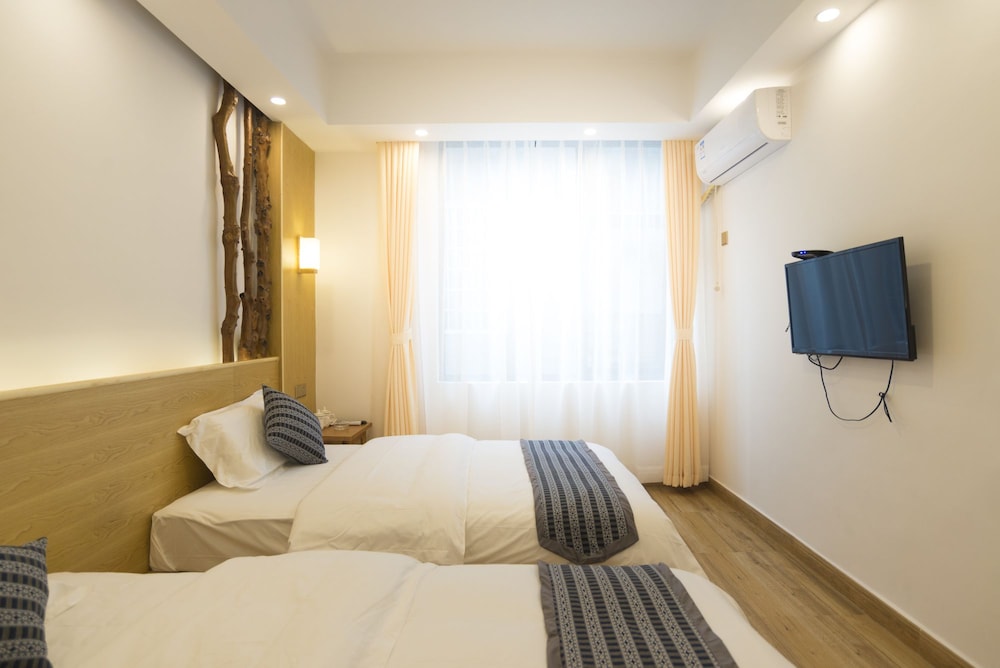 Jiesu Renwen Guest House 11/40