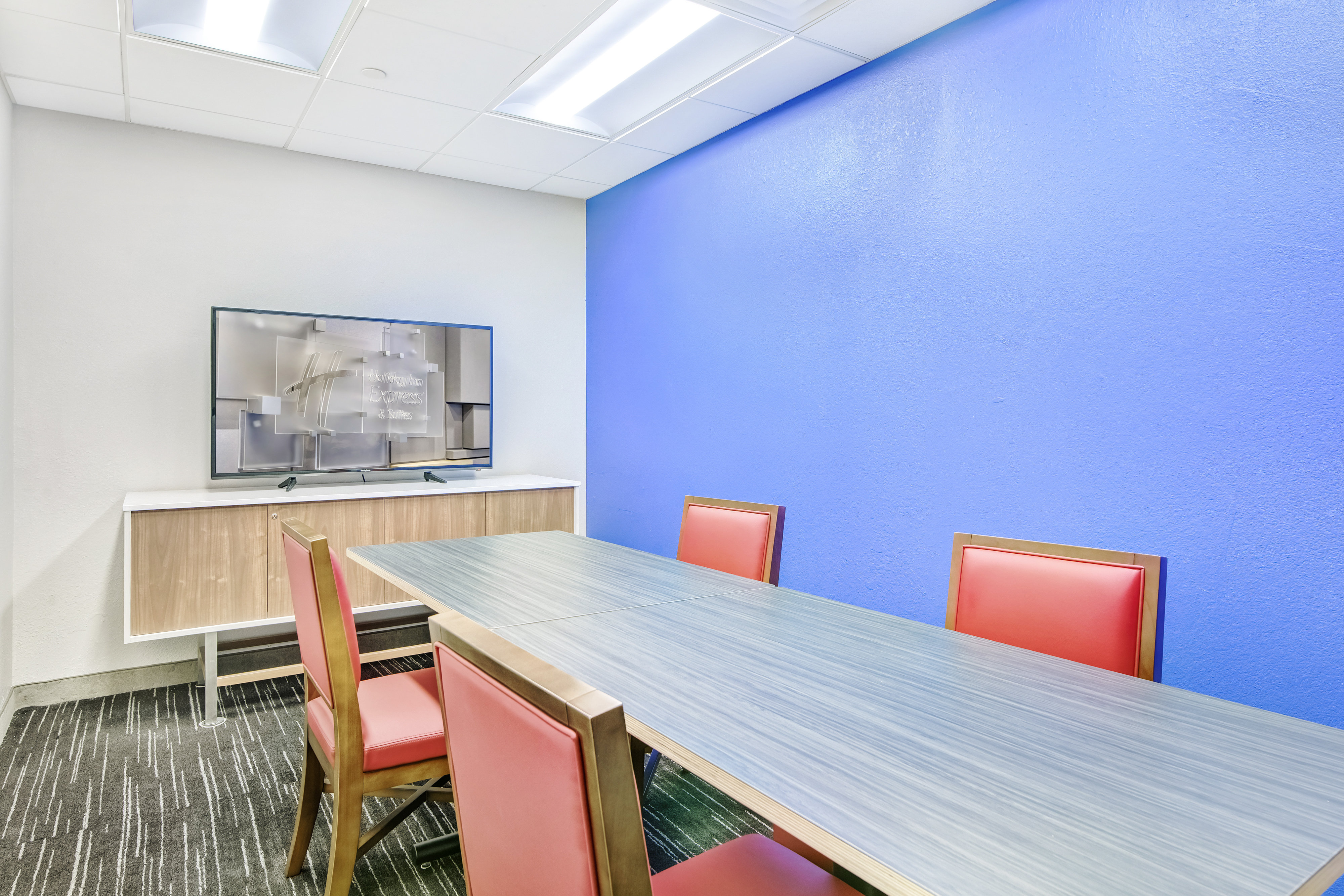 Holiday Inn Express and Suites Longview North 50/58