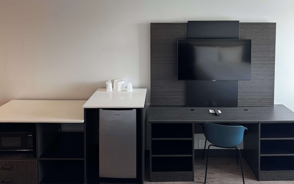 Studio6 Suites Carson, CA 25/37