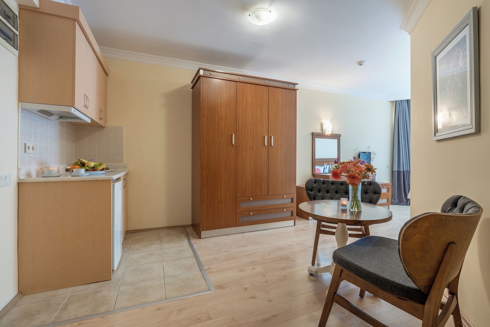 Grand Viking Hotel 5/50