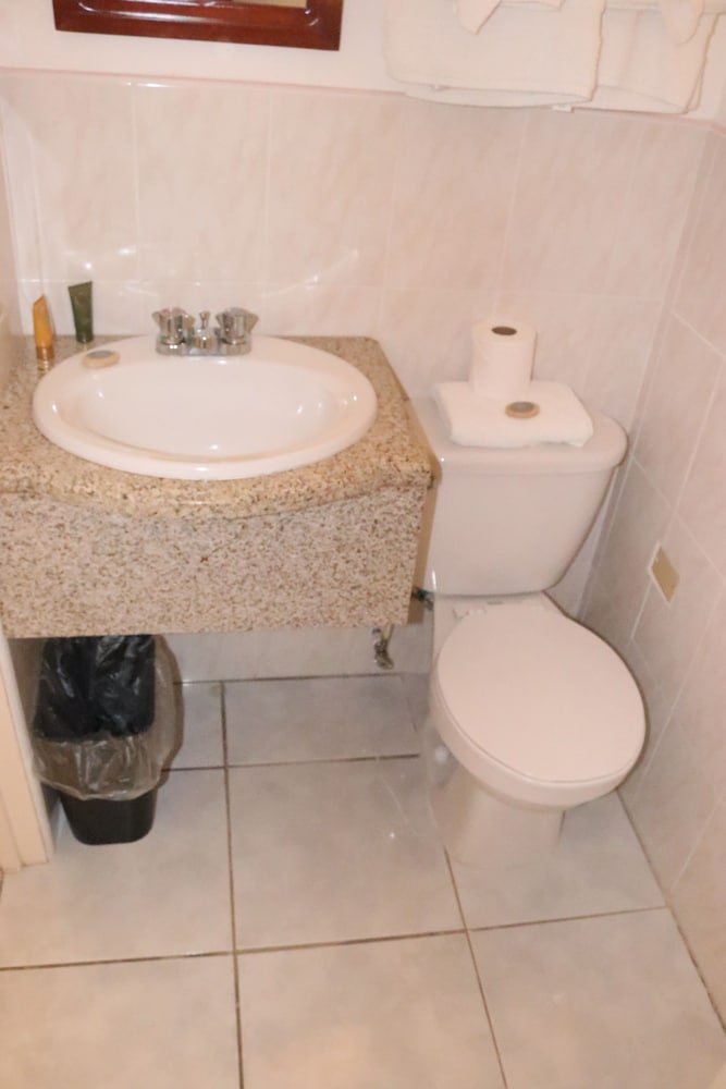 Pink Rock Bed & Breakfast 24/58