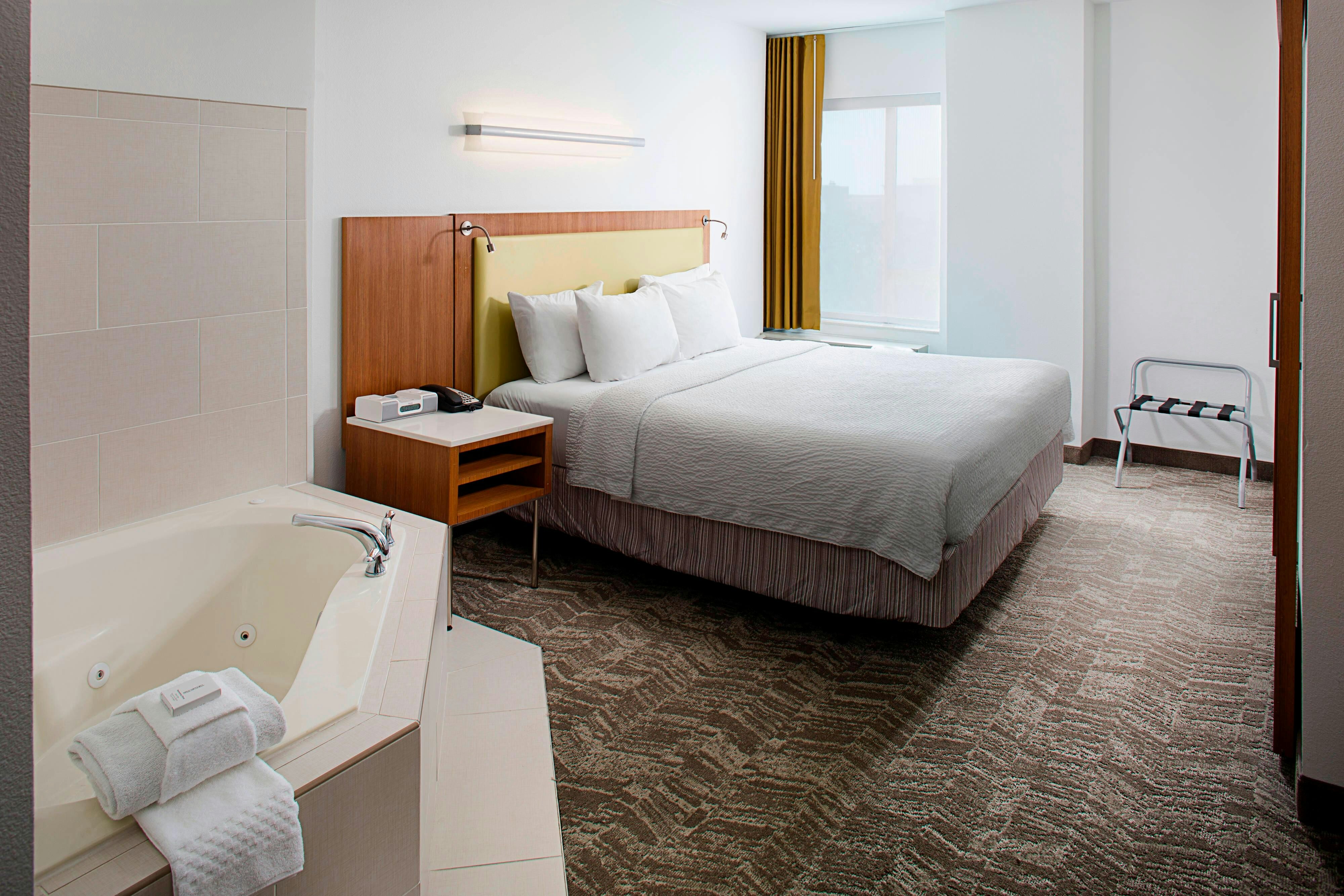 SpringHill Suites Savannah Downtown Historic District 6/6