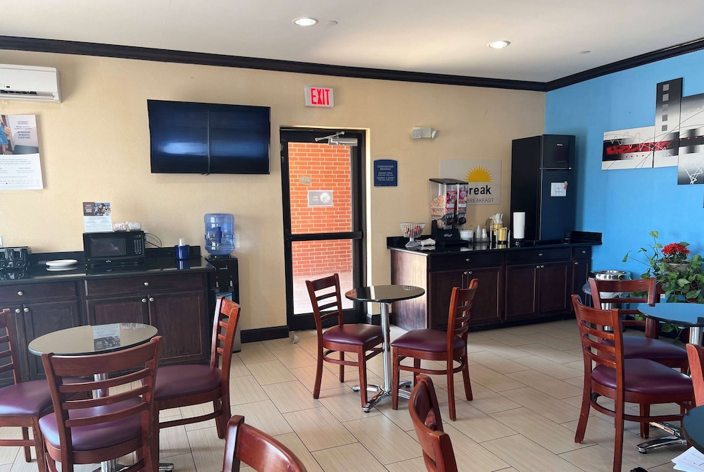 Days Inn by Wyndham Alva 14/24