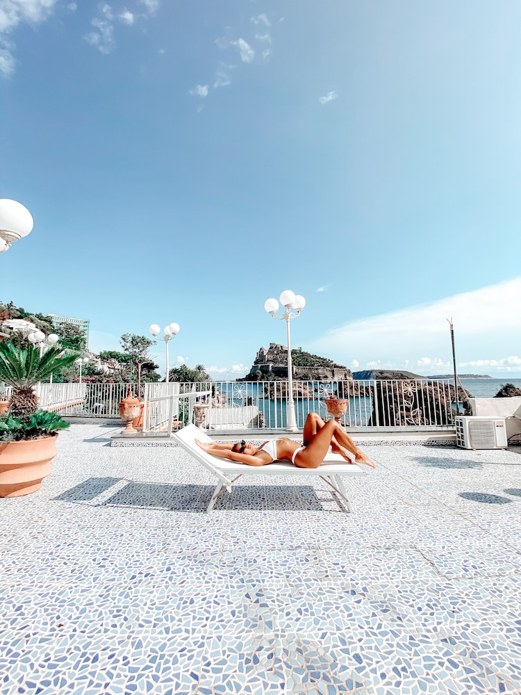 Strand Hotel Delfini 7/67