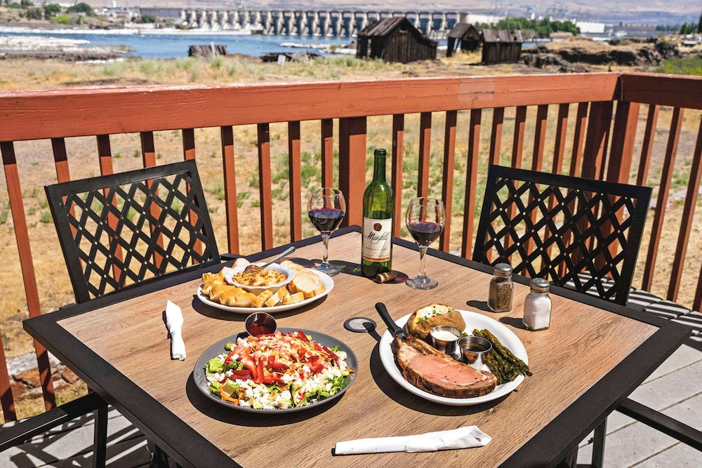 Columbia River Hotel, Ascend Hotel Collection 57/76