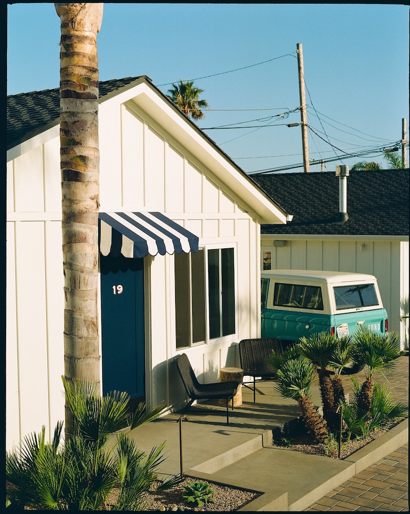 The Dolphin Inn 4/51