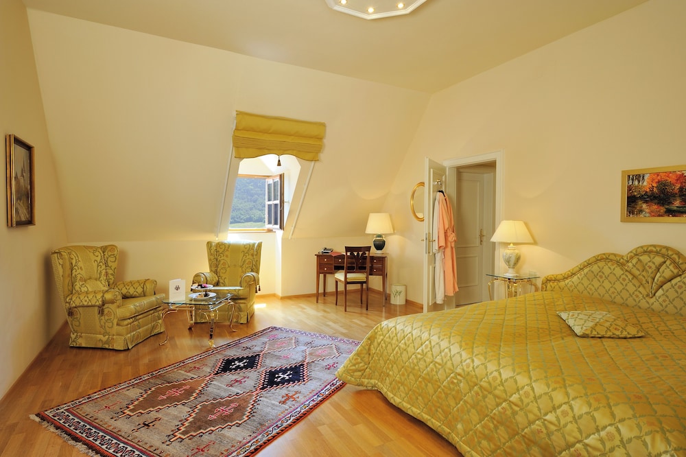 Comfort, Suite, Country View