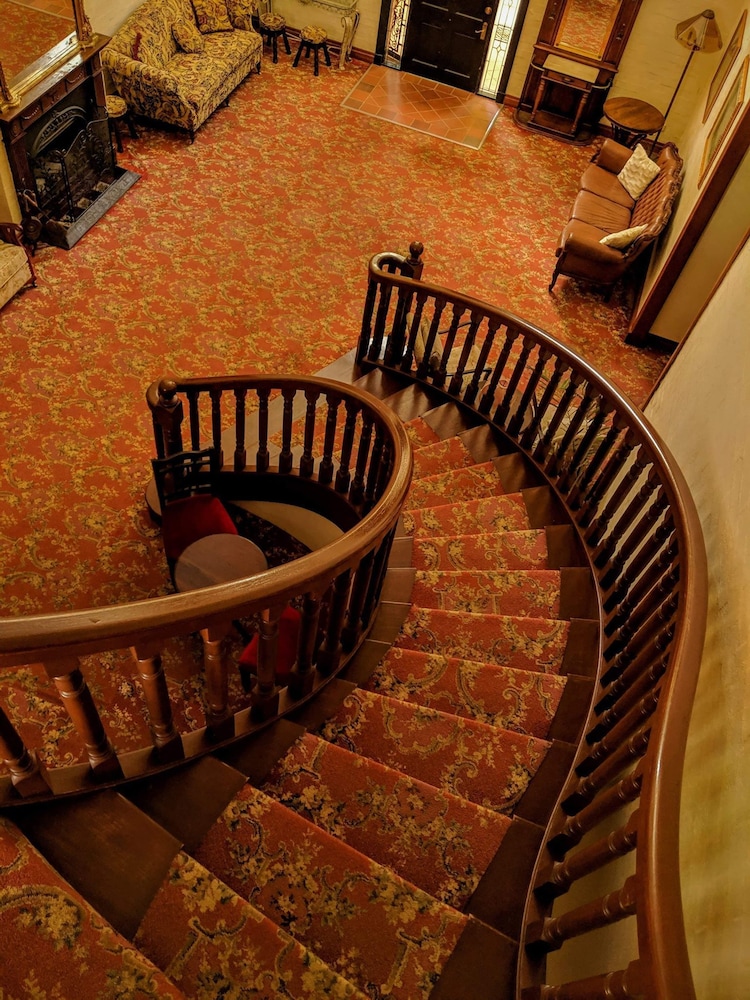 The Manor 25/29