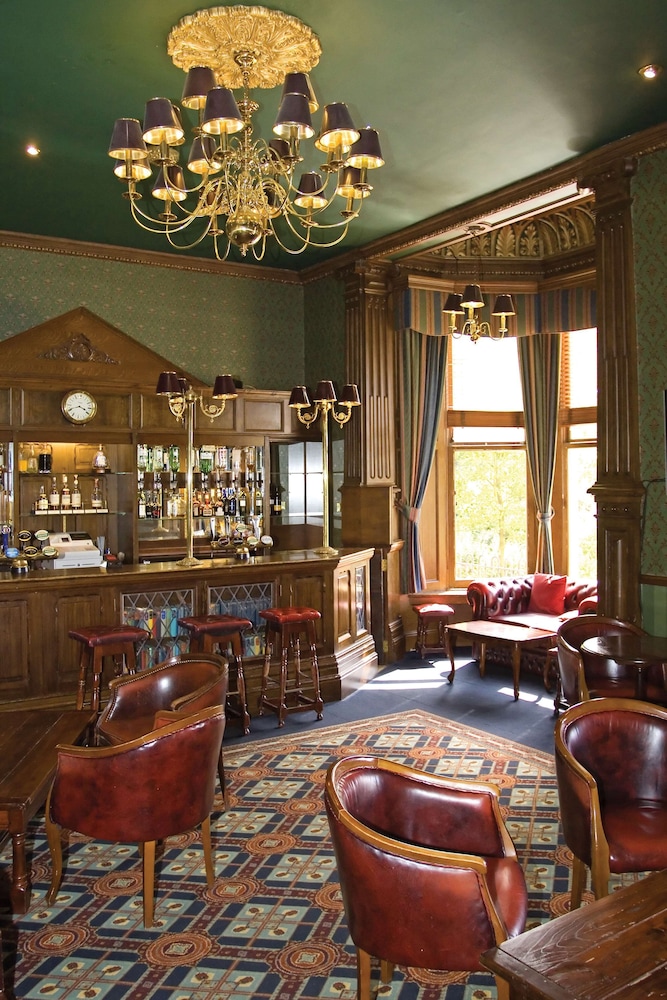 The Oaks Hotel 34/51