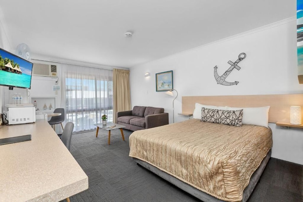 Tweed Harbour Motor Inn 12/57