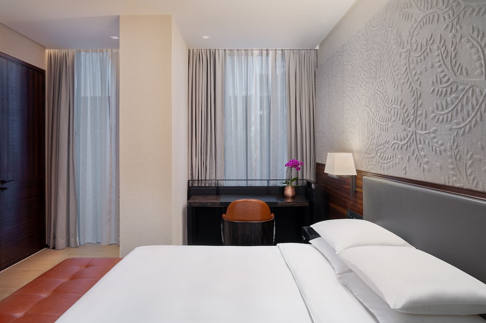 Hyatt Regency Phnom Penh 19/72