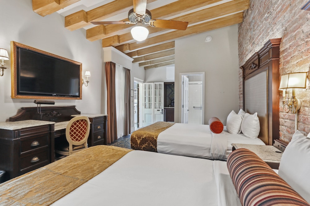 COURTYARD, 2 QUEEN BEDS