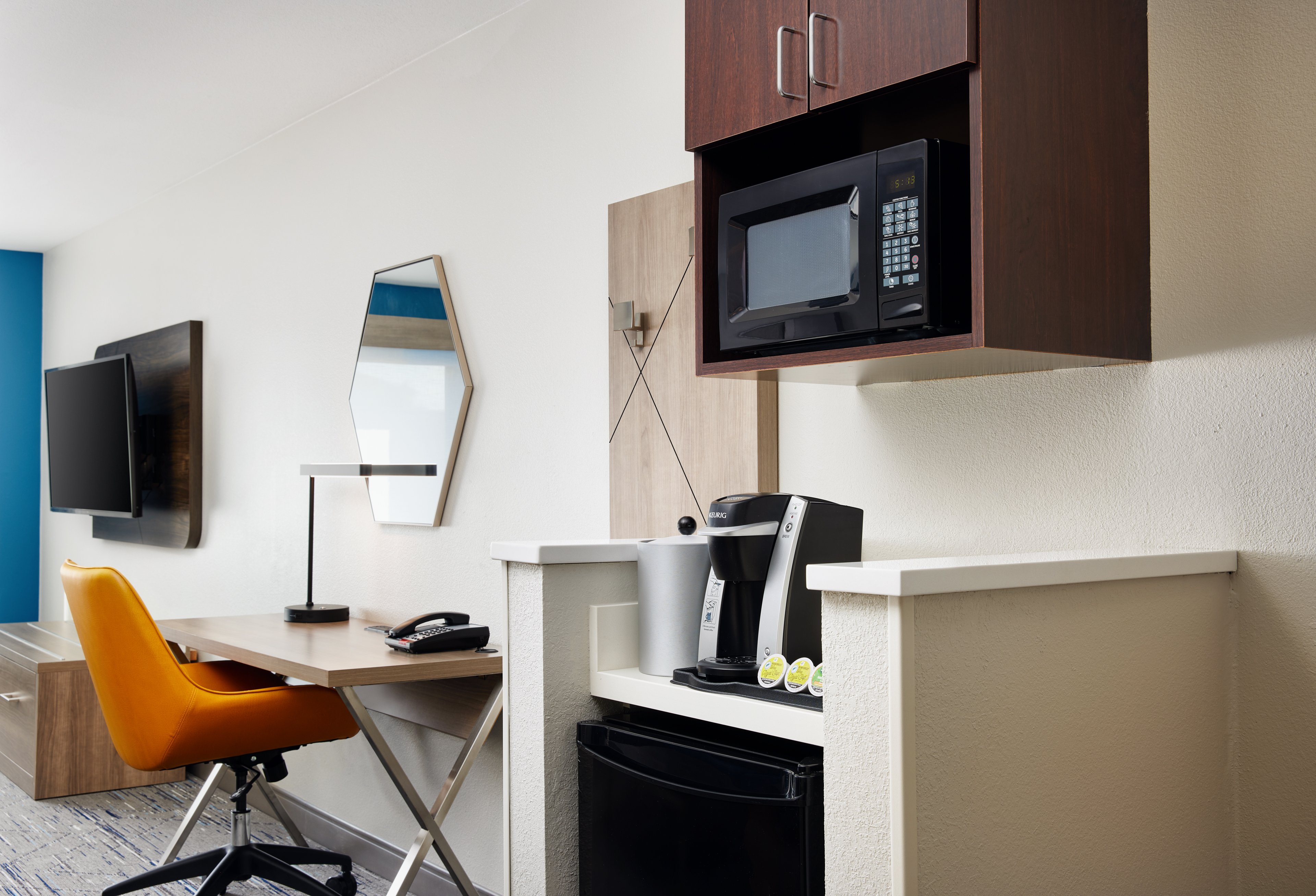 Holiday Inn Express Suites Wheeling 73/78