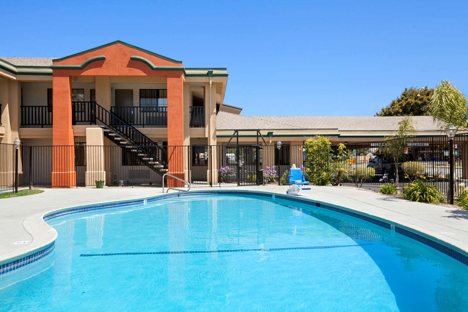 Super 8 by Wyndham Salinas 6/36
