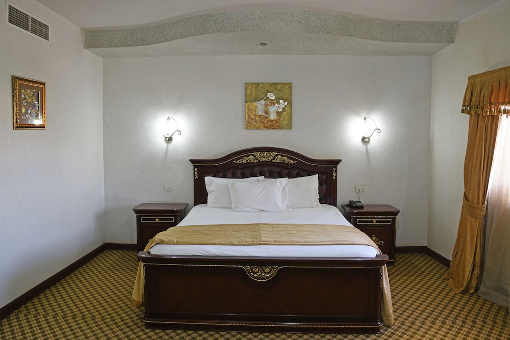 EXECUTIVE, DOUBLE BED