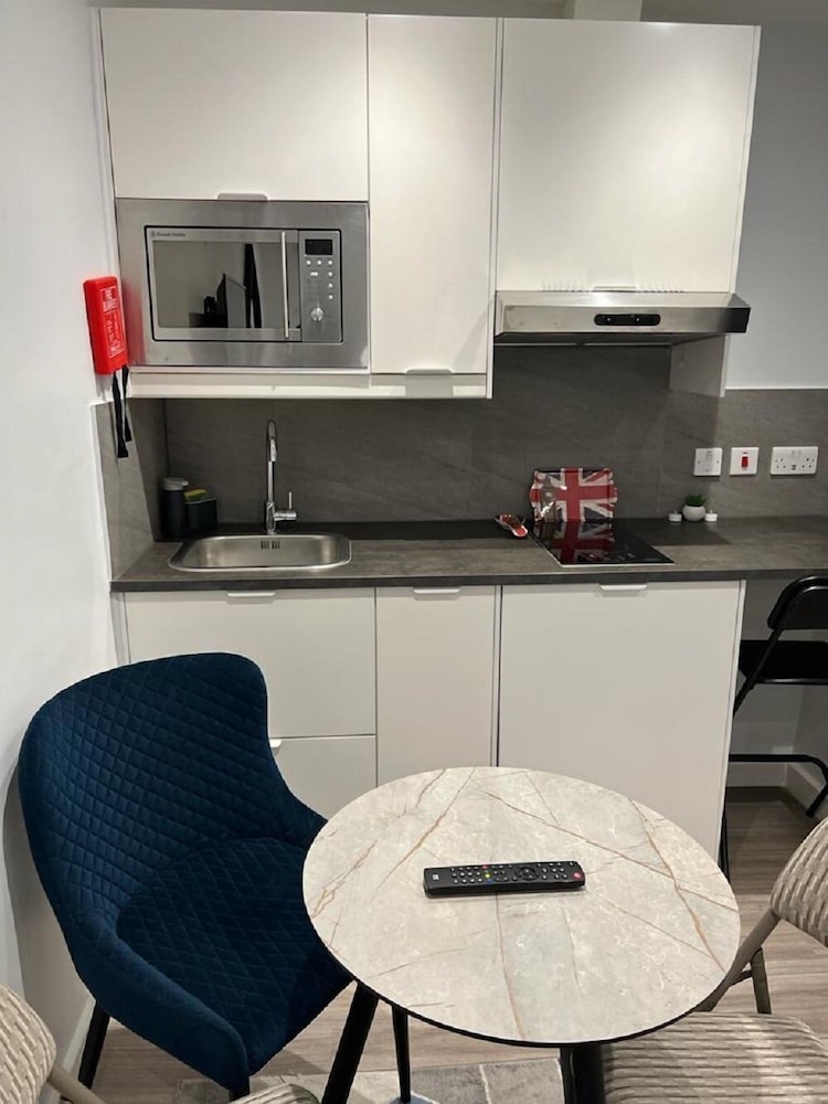 HYDE PARK SUITES 46/55