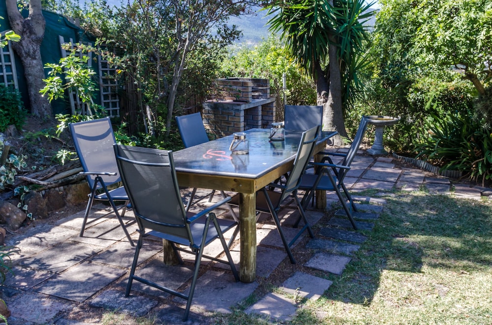 Hout Bay Hilltop 14/23